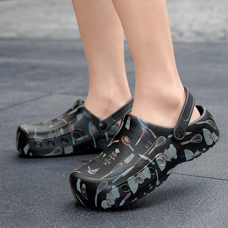 Chef Clogs with Cartoon Print Non-Slip Kitchen Work Shoes for Restaurant Staff Waterproof Oil Resistant